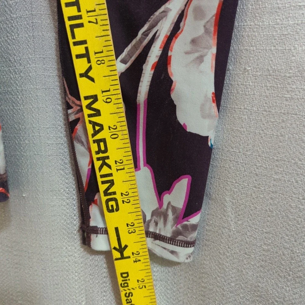 Athleta Leggings‎ Womens XS Purple Magnolia Floral Salutation Stash Pocket